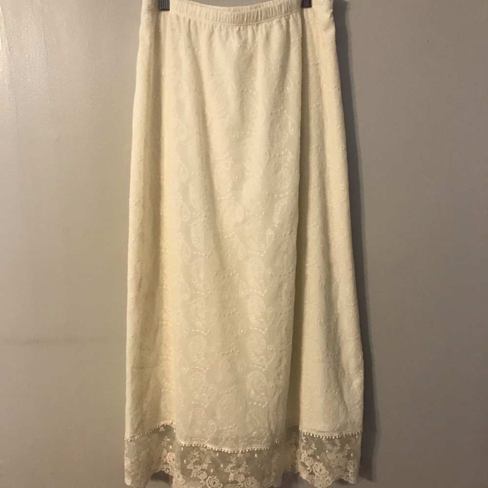 Seventh Avenue White Lacey midi skirt. Size M EUC